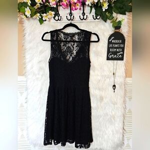 Forever 21 Sweetheart Neckline Inlay Lace Fit and Flare Skater Dress